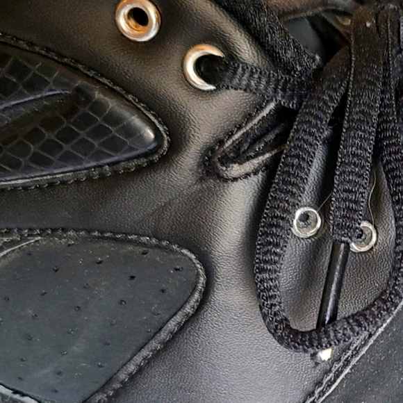 Nike Football Shoes - Picture 2 of 7